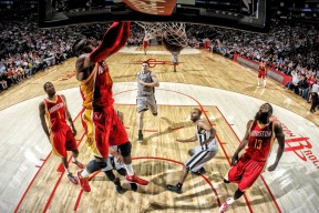 开云体育在线-数据之王的黄昏，詹姆斯统治夜背后的时代暗流