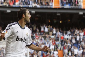 开云体育-萨内一骑绝尘，足球如何缝合世界的裂痕？