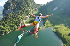 开云体育登录-2026世界杯焦点战，爱尔兰横扫佛罗伦萨，绿衫军掀起战术革命风暴